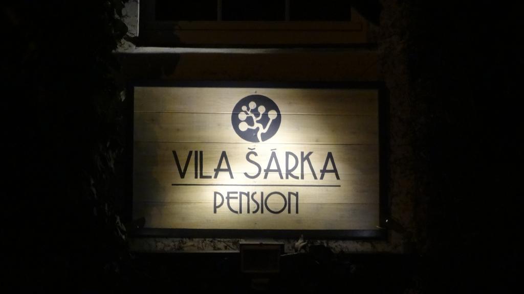 Pension Vila Sarka Prag Exteriör bild